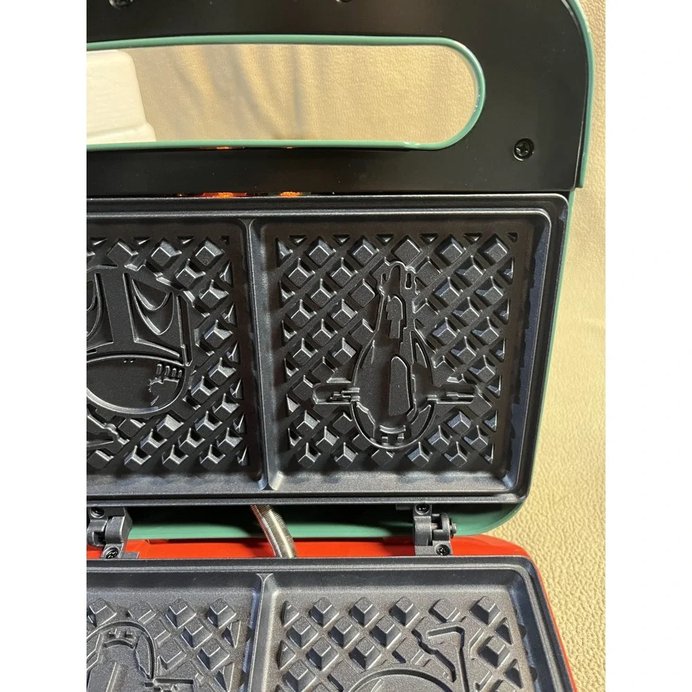 Star Wars Boba Fett Waffle Maker Makes 2 Mini Waffles Nonstick Plates‎